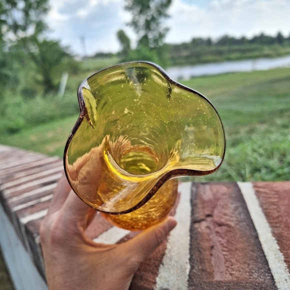 Vintage amber crackle glass fluted vase - Picture 4 of 4